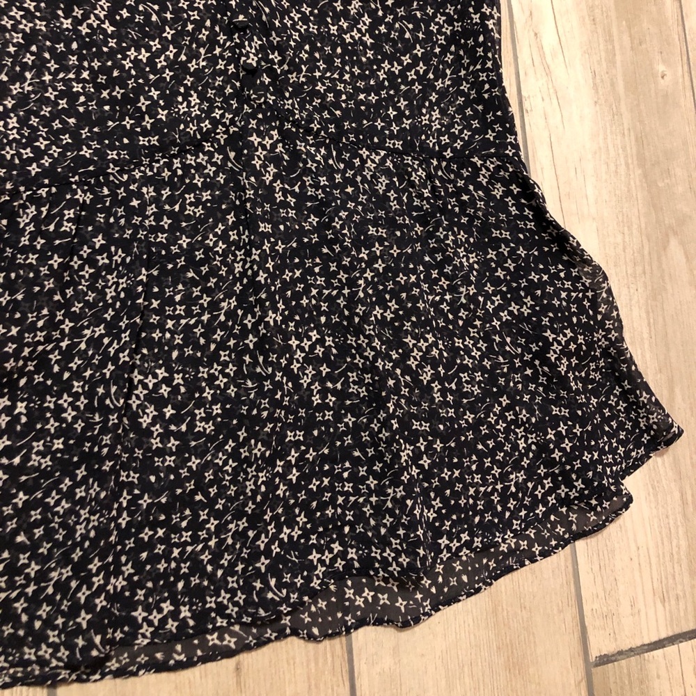 Club Monaco silk blouse floral print buttons S - Picture 8 of 8